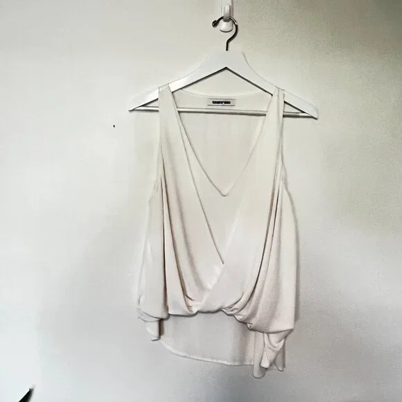 Elizabeth and James Cream White V-Neck Sleeveless Top Hot Girl Elevated FLAW - Picture 14 of 14